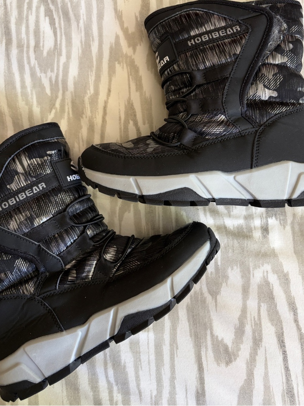Kids Black Winter Snow Boots size 2 EUC